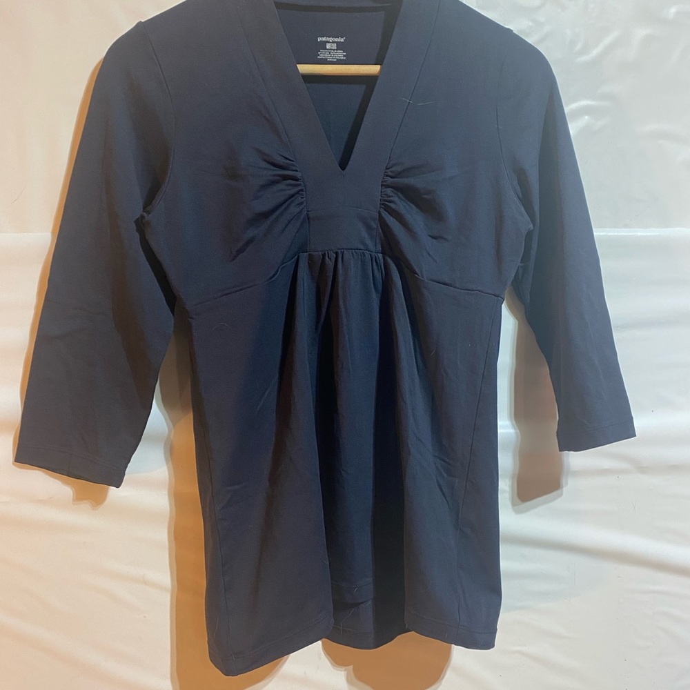 Patagonia Black short Sleeve Fitted Top Size Small v neck